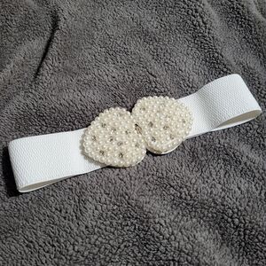 Elegant White Pearl Embellished Belt